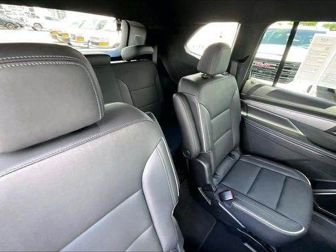 Used 2025 Buick Enclave Preferred FWD image 22