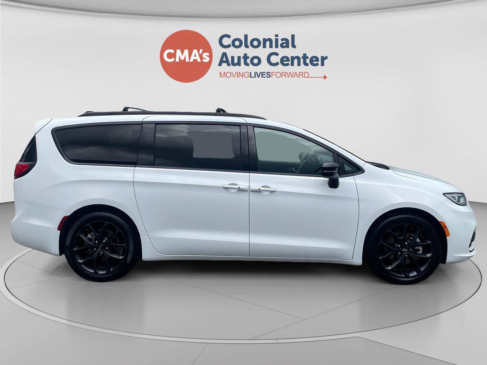 Used 2025 Chrysler Pacifica Limited FWD image 6