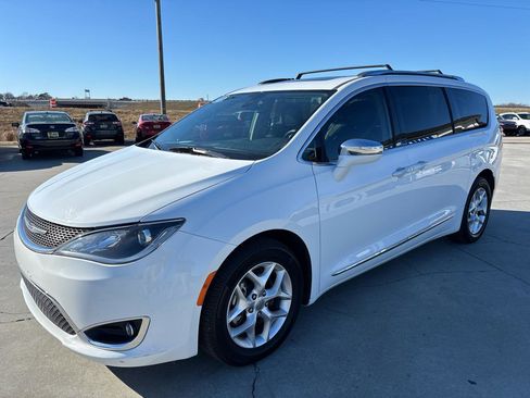 Used 2020 Chrysler Pacifica Limited image 8