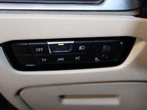 Used 2019 BMW 330i xDrive 330i xDrive image 39