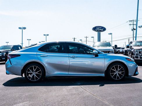 Used 2024 Toyota Camry SE FWD image 3