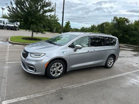 Used 2021 Chrysler Pacifica Limited FWD image 12