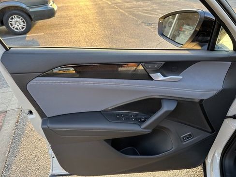 New 2026 Volkswagen Tiguan SE R-Line image 9