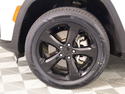 Used 2023 Jeep Grand Cherokee L Laredo AWD/4WD image 19