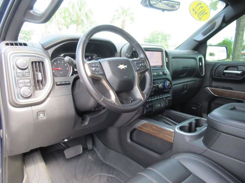 Used 2022 Chevrolet Silverado 1500 High Country w/ Technology Package AWD/4WD image 18