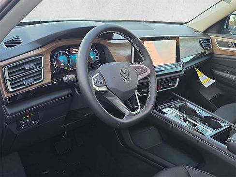 New 2026 Volkswagen Atlas SE FWD image 5
