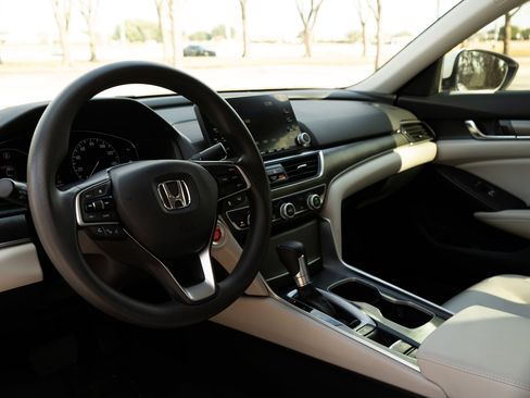 Used 2018 Honda Accord LX image 16
