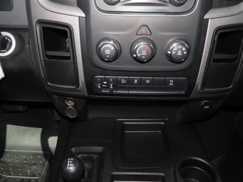 Used 2018 RAM 2500 Tradesman w/ Chrome Appearance Group AWD/4WD image 11