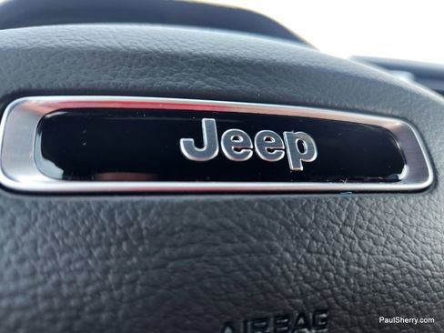 New 2025 Jeep Grand Cherokee Limited w/ Black Appearance Package image 39