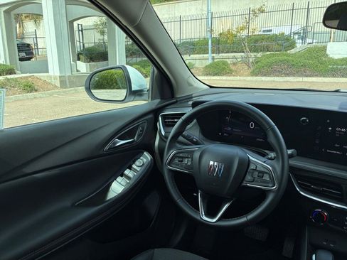 Used 2025 Buick Encore GX Preferred image 33