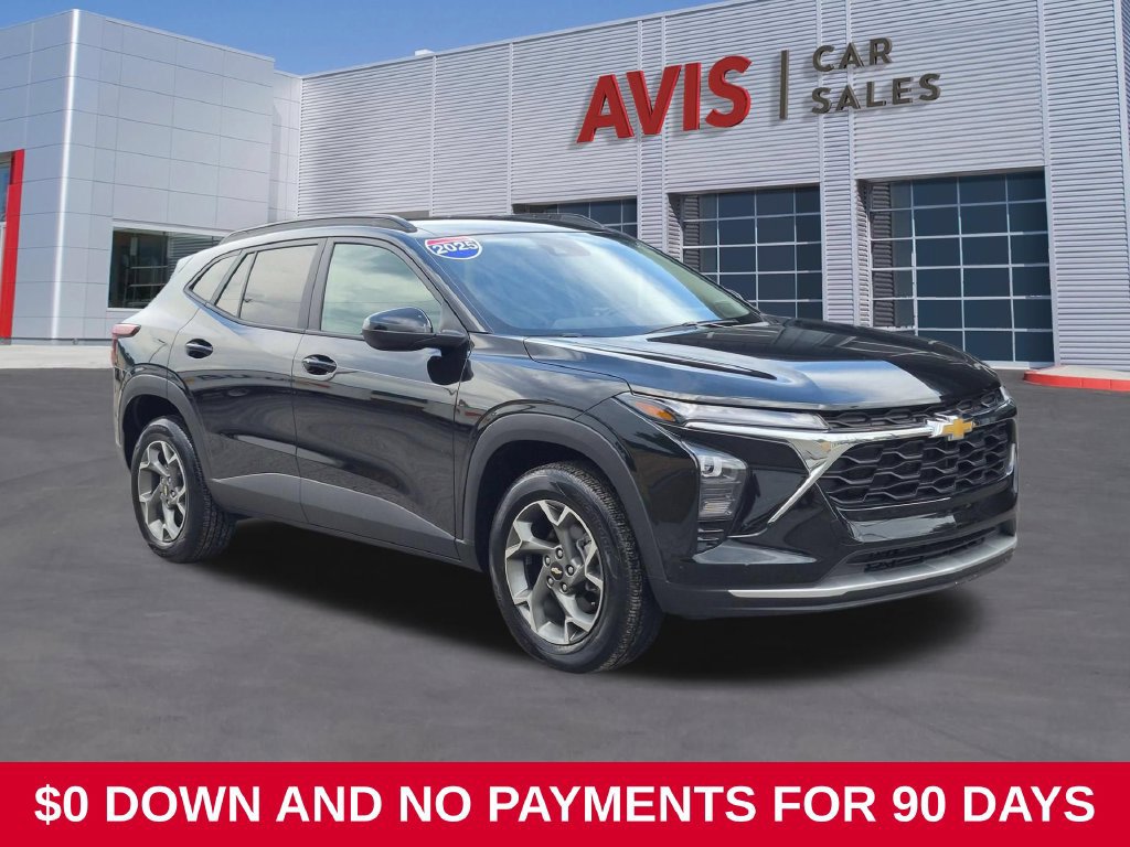 Used 2025 Chevrolet Trax LT w/ LT Convenience Package FWD image 3
