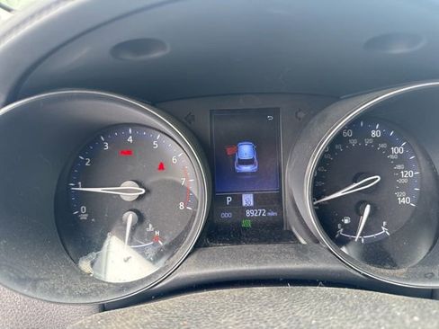 Used 2021 Toyota C-HR LE image 3