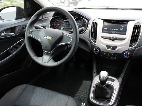 Used 2018 Chevrolet Cruze LS FWD image 7