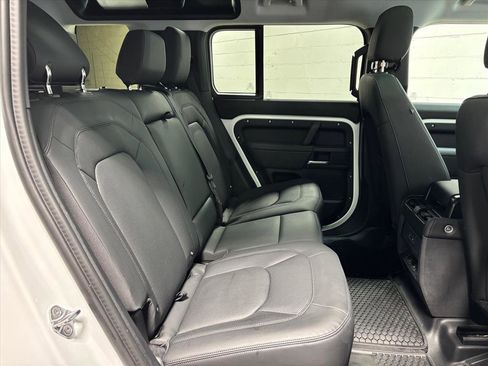 Used 2025 Land Rover Defender 110 S image 40