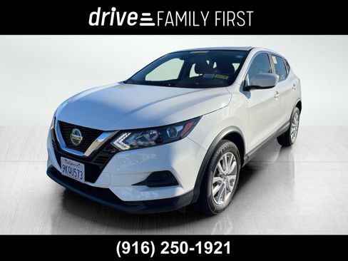 Used 2021 Nissan Rogue Sport S image 1