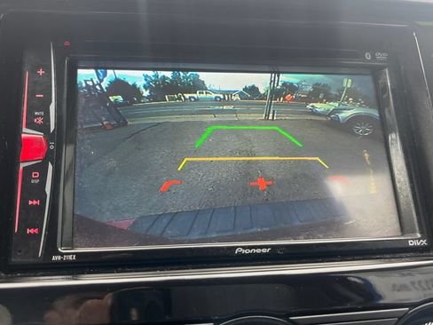 Used 2017 Subaru Forester 2.5i Premium AWD/4WD image 12