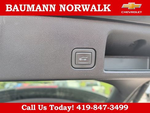 Used 2025 Chevrolet Equinox EV RS FWD image 28