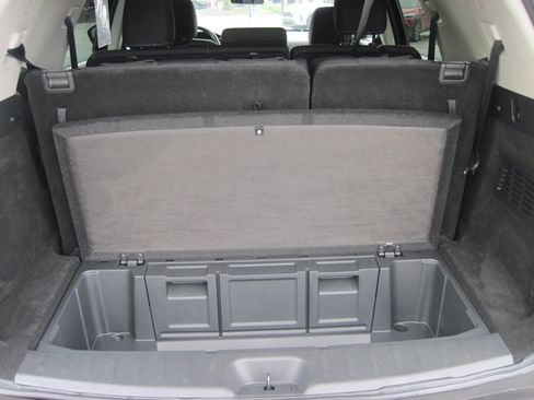 Used 2025 Nissan Pathfinder SV AWD/4WD image 8