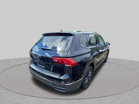 Used 2024 Volkswagen Tiguan SE FWD image 3