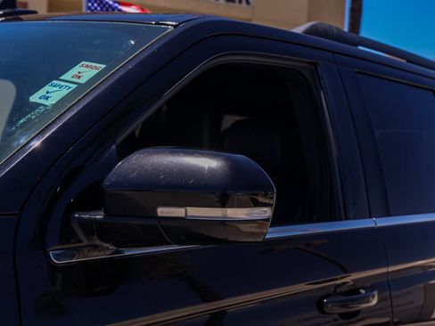 Used 2019 Ford Expedition XLT w/ Equipment Group 202A AWD/4WD image 12