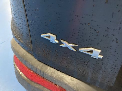 Used 2016 Jeep Cherokee Latitude AWD/4WD image 11