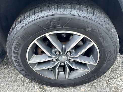 Used 2018 Jeep Grand Cherokee Limited image 24