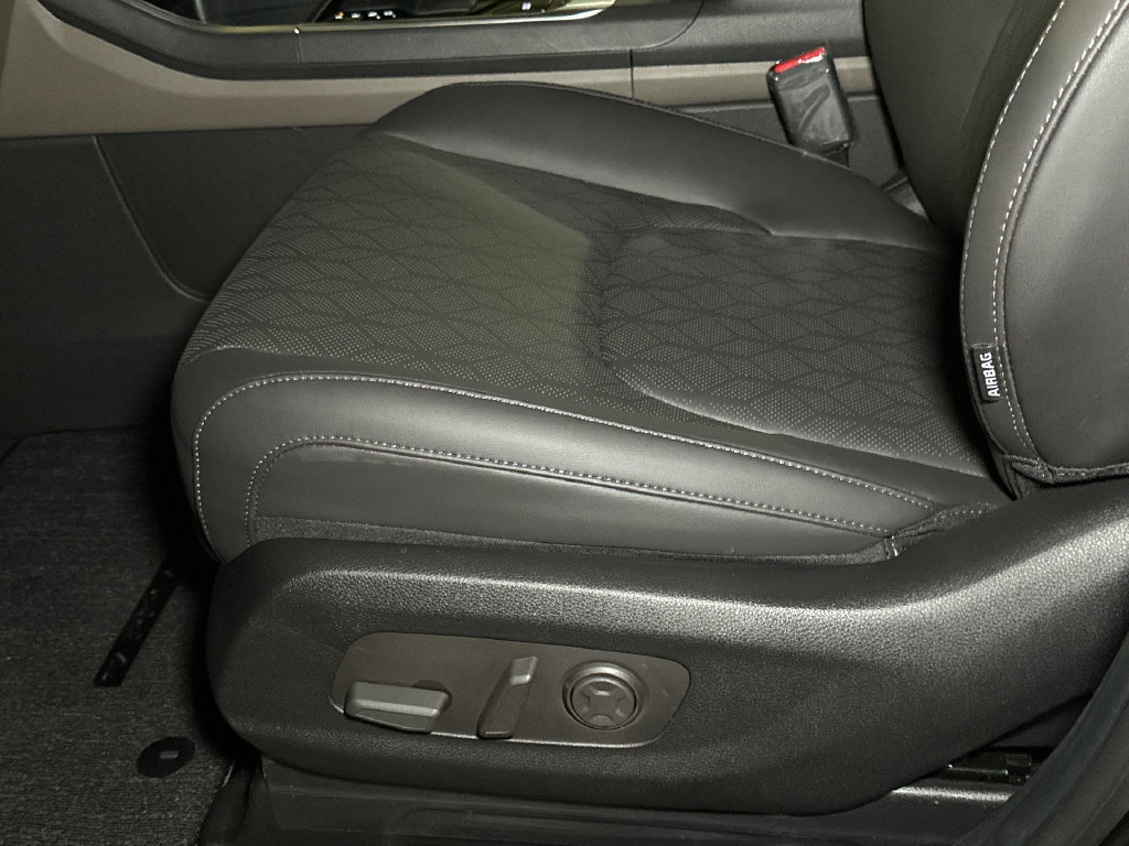 New 2026 Kia Carnival EX FWD image 16