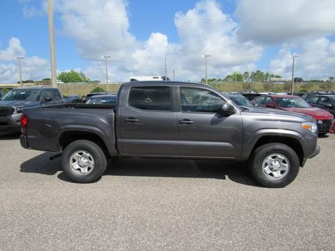 Used 2022 Toyota Tacoma SR w/ SR Convenience Package RWD image 2
