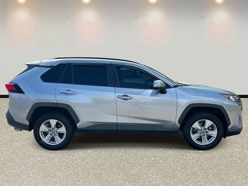 Used 2020 Toyota RAV4 XLE w/ Convenience Package FWD image 4