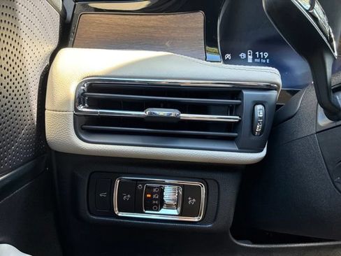 Used 2025 Lincoln Corsair Reserve AWD/4WD image 26
