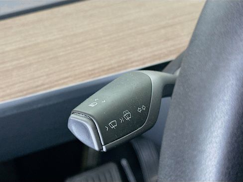 Used 2023 Tesla Model Y Long Range image 16