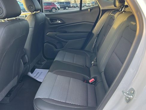 Used 2025 Chevrolet Trax LT image 18