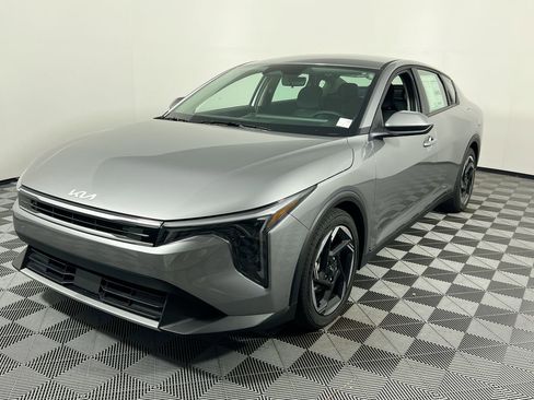 New 2025 Kia K4 EX image 9