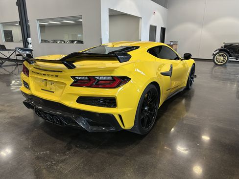Used 2025 Chevrolet Corvette Z06 w/ Z07 Performance Package RWD image 5