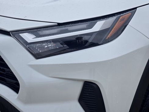 Used 2022 Toyota RAV4 XLE AWD/4WD image 29