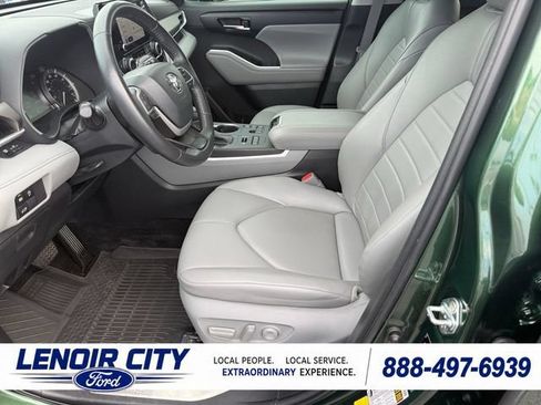 Used 2023 Toyota Highlander XLE AWD/4WD image 9