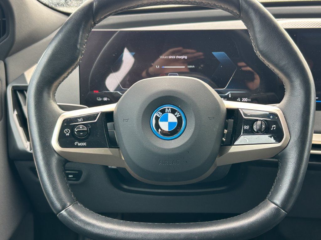 Used 2024 BMW iX xDrive50 w/ Sport Package AWD/4WD image 18