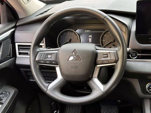 Used 2025 Mitsubishi Outlander ES FWD image 20