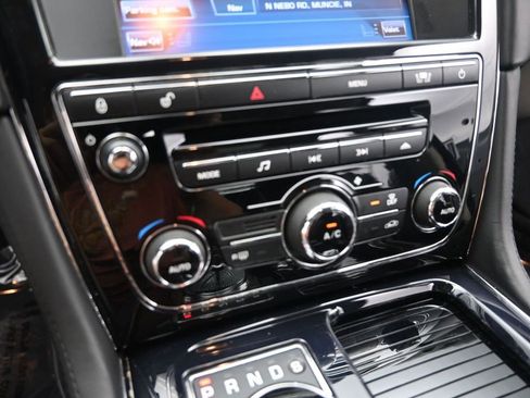 Used 2011 Jaguar XJ L image 28