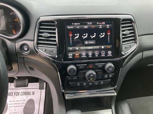 Certified 2022 Jeep Grand Cherokee Laredo X image 16