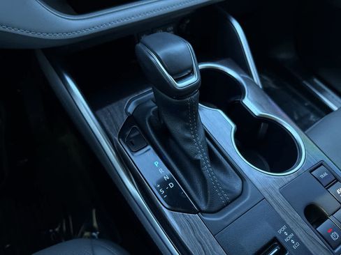 Used 2024 Toyota Highlander Platinum image 21