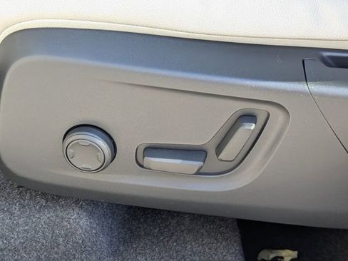 New 2026 Volvo XC40 B5 Ultra w/ Protection Package Premier image 20