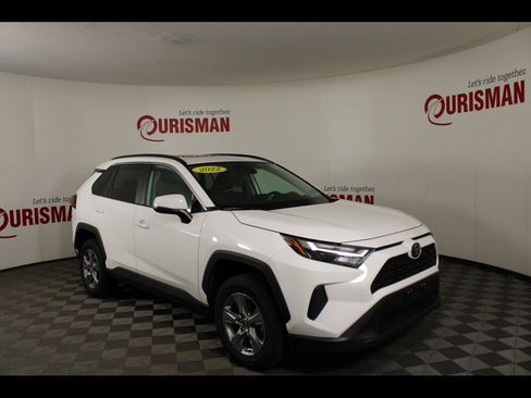 Used 2022 Toyota RAV4 XLE w/ Convenience Package AWD/4WD image 11
