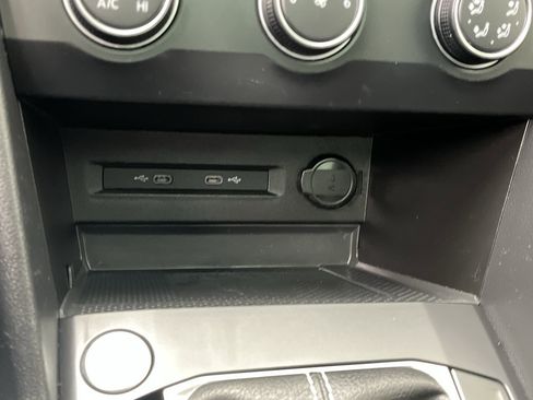 Used 2022 Volkswagen Taos SE image 22