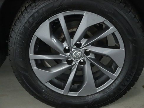 Used 2016 Nissan Rogue SL w/ SL Premium Package image 40