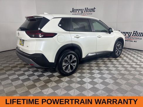 Used 2023 Nissan Rogue SV image 5