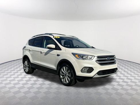 Used 2017 Ford Escape Titanium image 4