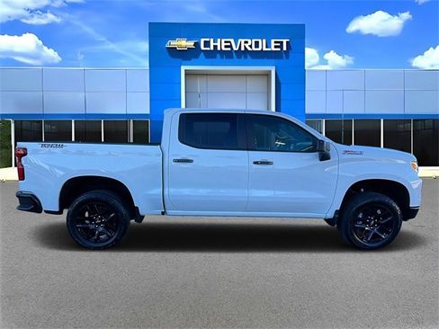 Used 2025 Chevrolet Silverado 1500 LT Trail Boss w/ Convenience Package II image 2