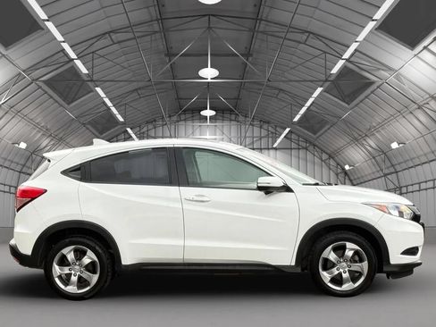 Used 2017 Honda HR-V EX image 8