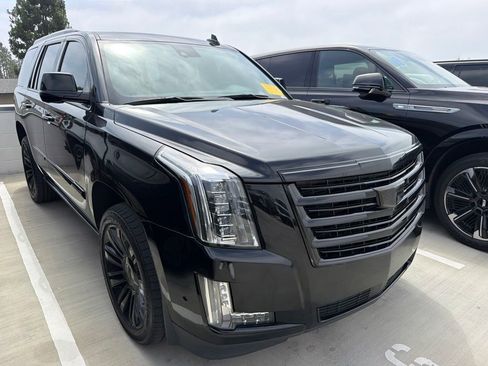 Used 2020 Cadillac Escalade Platinum RWD image 3
